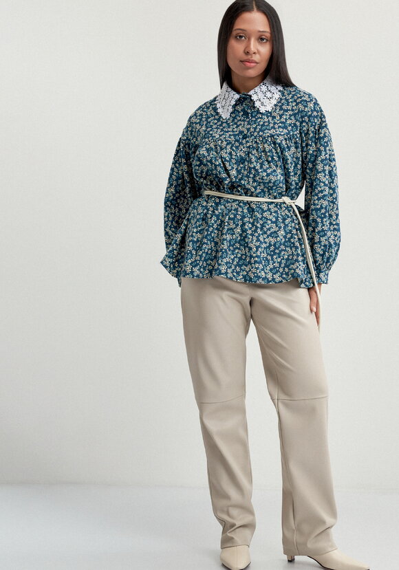 Блуза из микровельвета с ажурным воротником шир.  580, рис. 16