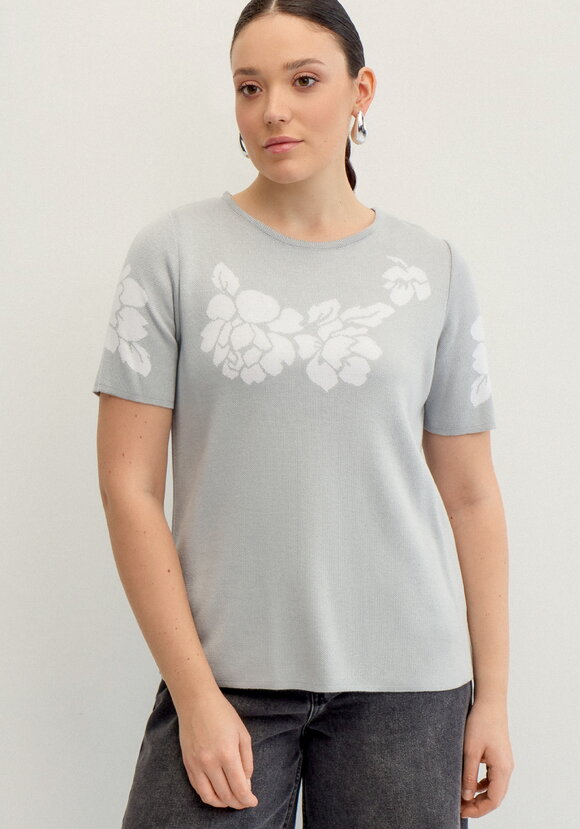 Джемпер с цветами по полочке и рукавам шир.  580, рис. 10