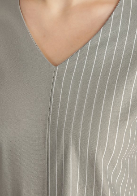 Блуза с боковыми разрезами шир.  580, рис. 9