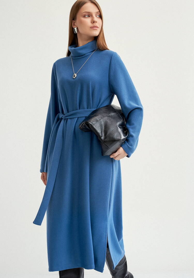 Платье с высоким горлом,прямое трикотажное шир.  750, рис. 11