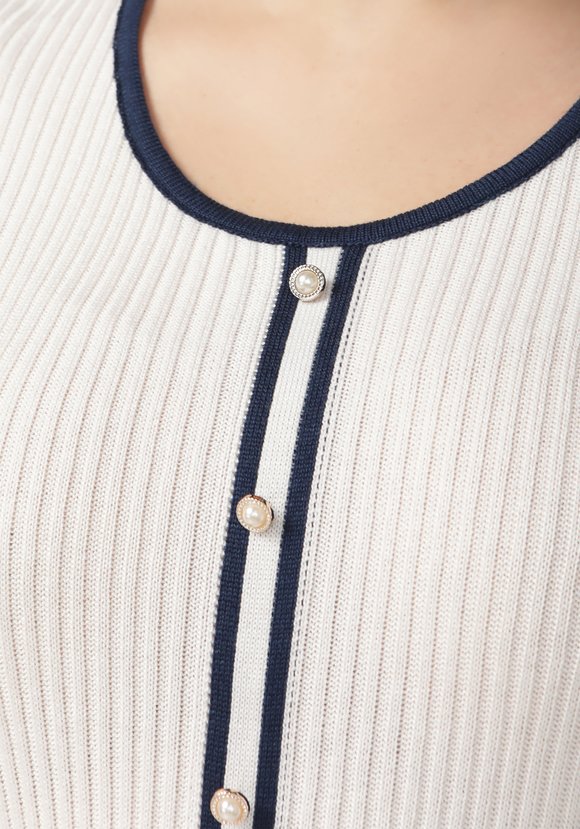 Футболка с декоративными пуговицами шир.  580, рис. 4