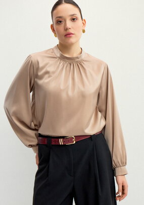 Блуза шелковая с воротником-стойкой