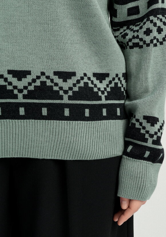 Свитер с геометрическим орнаментом шир.  580, рис. 22