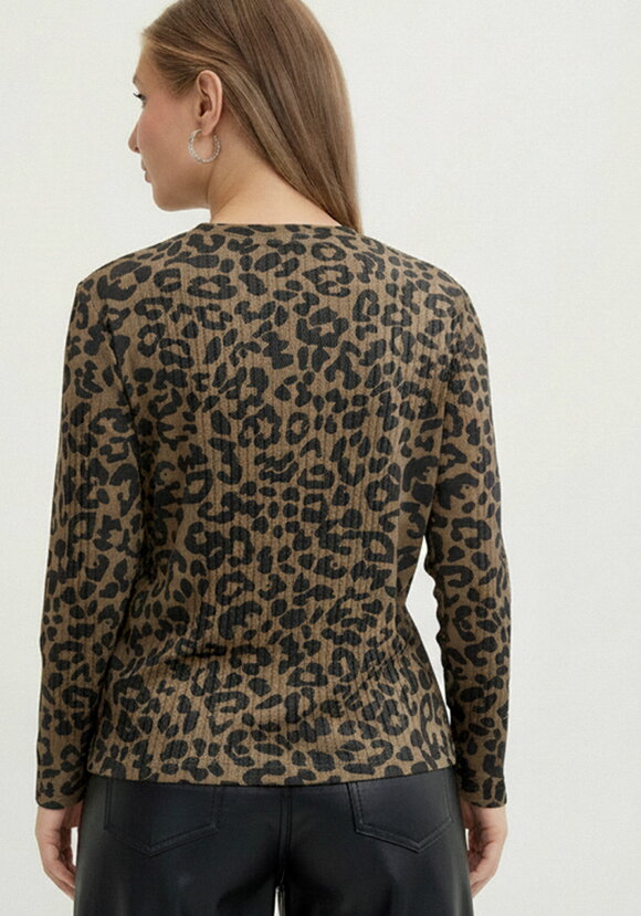 Лонгслив с анималистичным принтом шир.  580, рис. 10