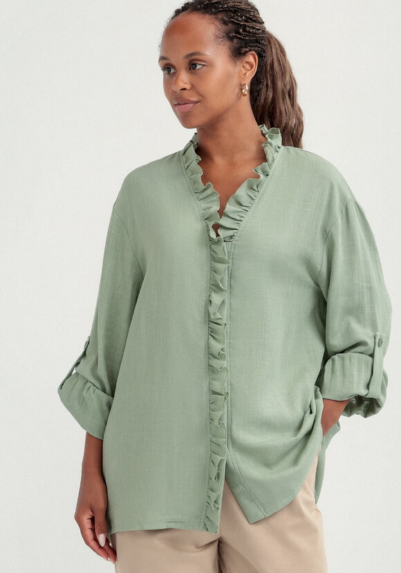 Блуза с рюшей по борту и горловине шир.  580, рис. 17