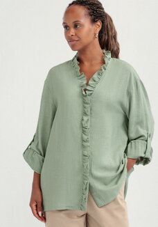 Блуза с рюшей по борту и горловине