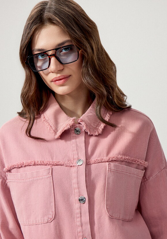 Джинсовая куртка с бахромой по краям шир.  580, рис. 29