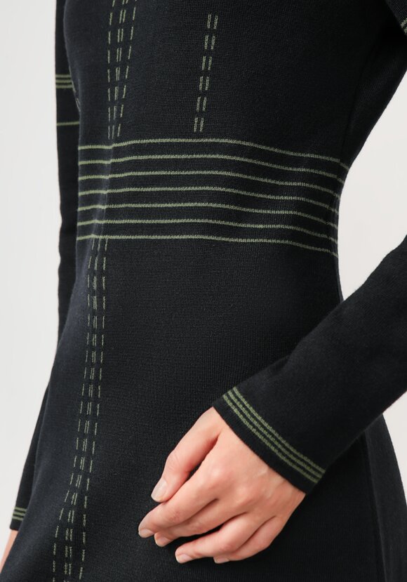 Платье миди с длинным рукавом и разрезом шир.  580, рис. 6