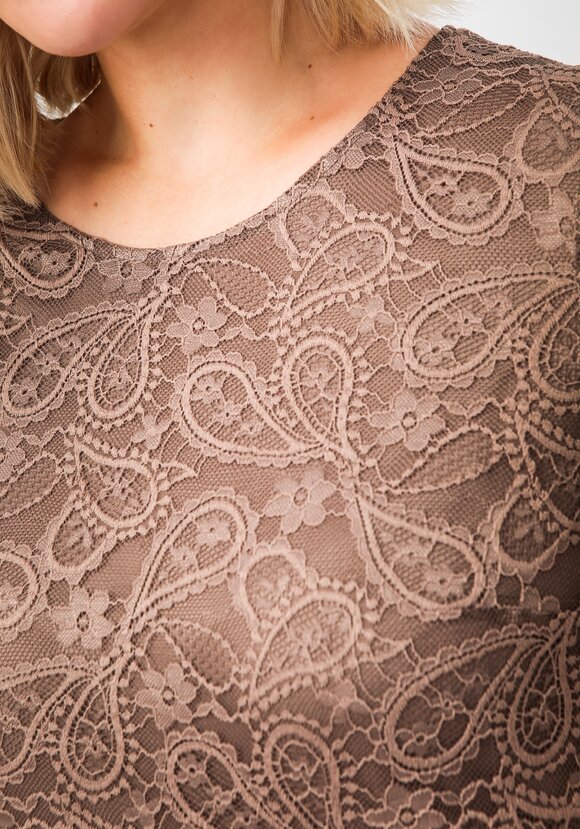 Платье из эластичного гипюра шир.  580, рис. 28