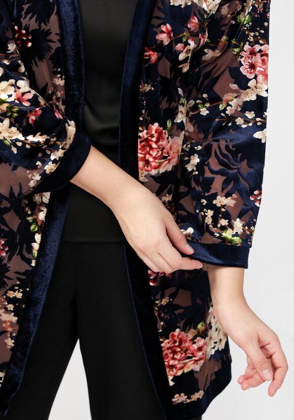 Кардиган-накидка со свободными рукавами шир.  580, рис. 11