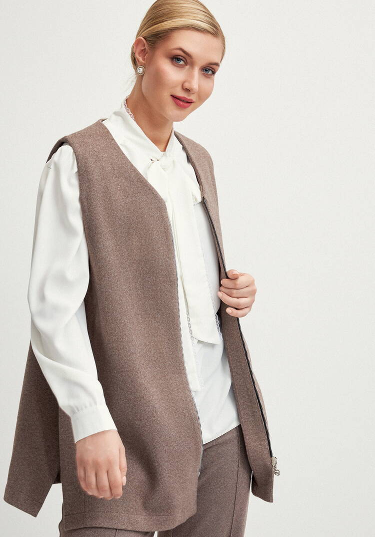 Жилет с боковыми пуговицами на молнии шир.  750, рис. 9