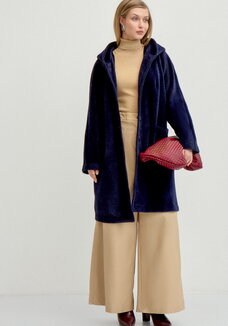 Жакет пушистый с капюшоном на пуговицах