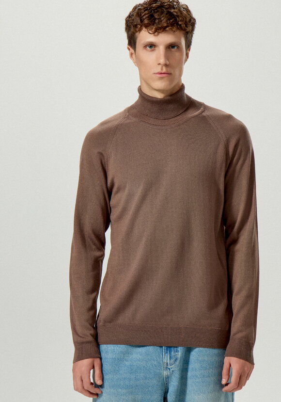 Свитер базовый с высоким воротом шир.  580, рис. 27