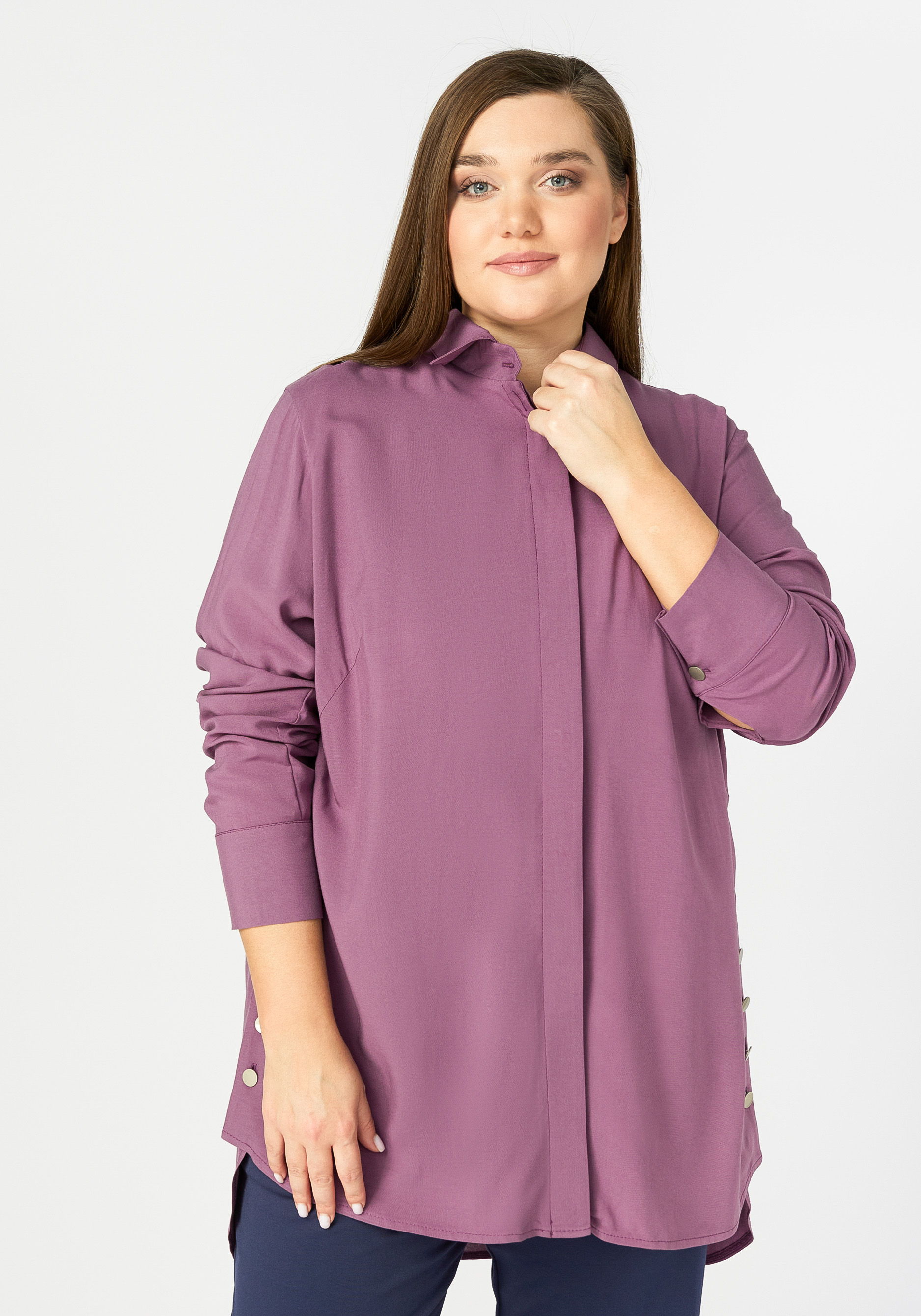 Блуза с боковыми разрезами на пуговицах 2399₽