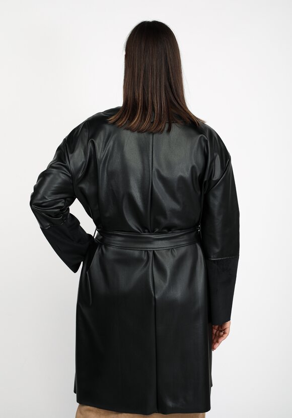 Плащ из экокожи на поясе шир.  580, рис. 11