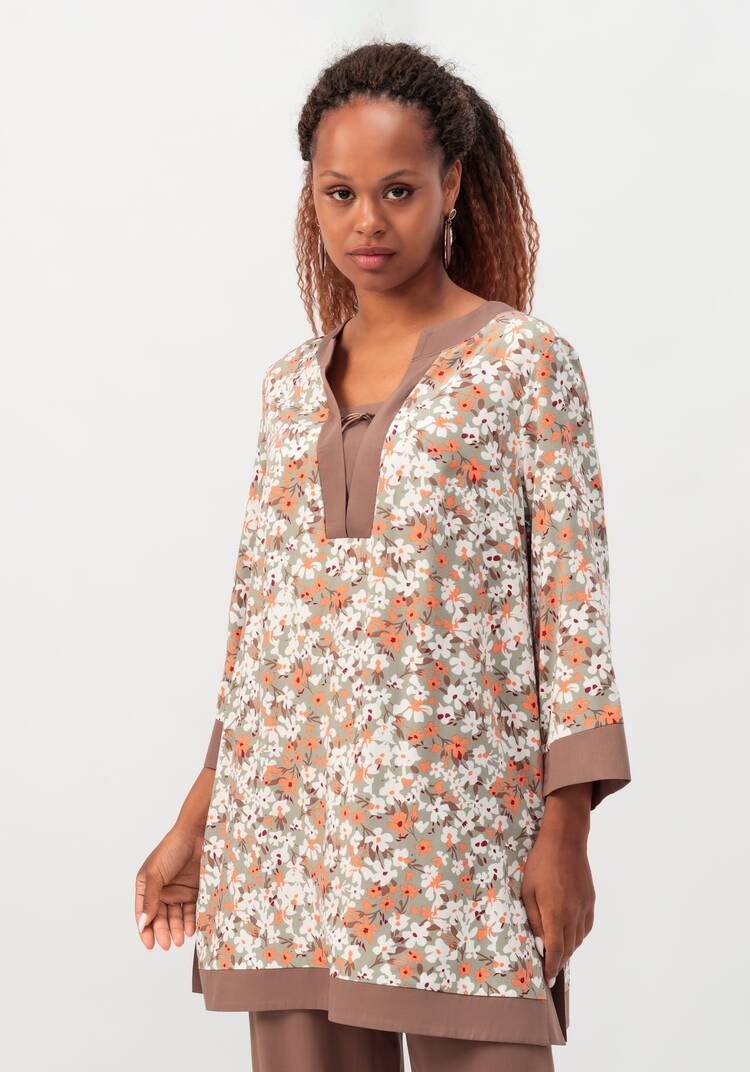 Туника с V-образным вырезом горловины шир.  750, рис. 9