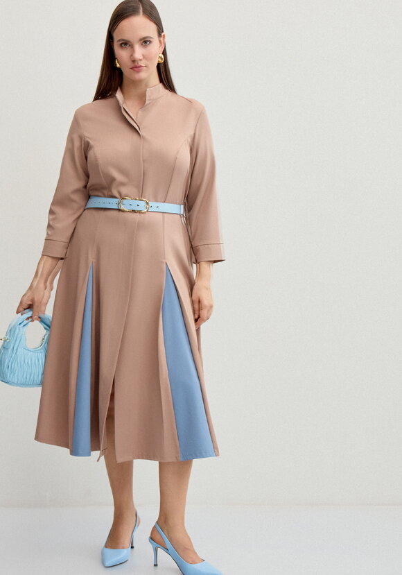 Платье с контрастными вставками в складках шир.  580, рис. 7