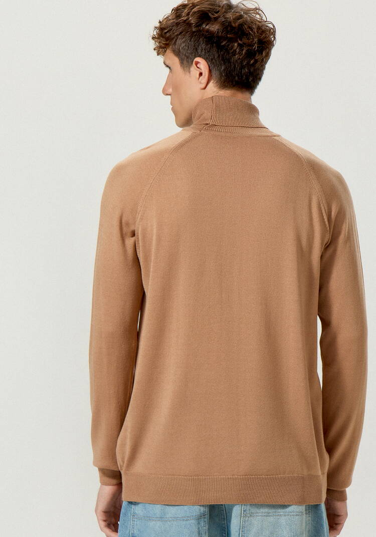 Джемпер вязаный с высокой горловиной шир.  750, рис. 33