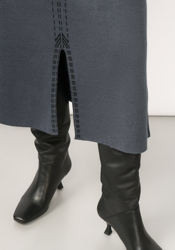 Платье миди с длинным рукавом и разрезом шир.  580, рис. 17