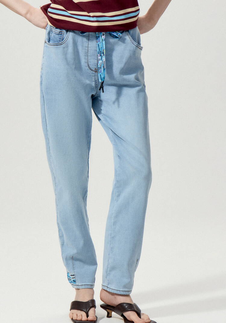 Джинсы с принтом по поясу шир.  750, рис. 18