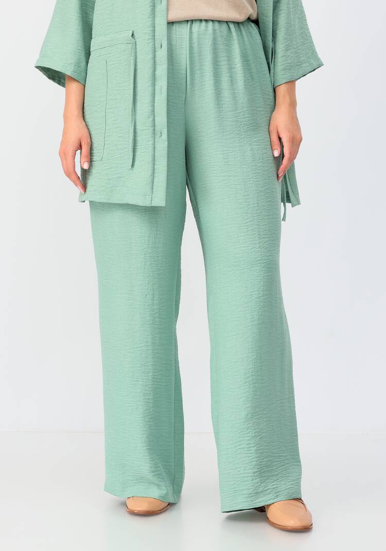 Брюки свободного кроя на резинке по поясу шир.  750, рис. 10