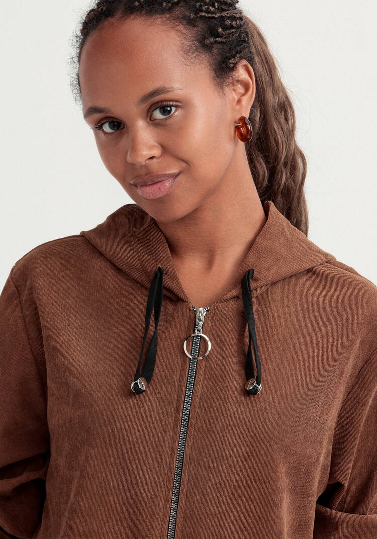 Куртка вельветовая с капюшоном на молнии шир.  750, рис. 29