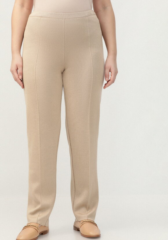 Брюки прямые зауженные книзу на резинке шир.  580, рис. 19