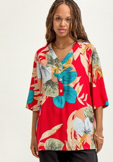 Блуза из штапеля с тропическим принтом