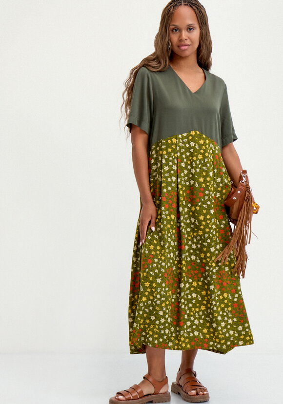 Платье  из комбинированной ткани с принтом шир.  580, рис. 1