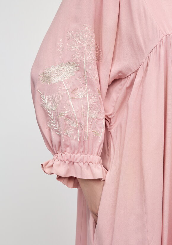 Платье свободного кроя с отрезным лифом шир.  580, рис. 11