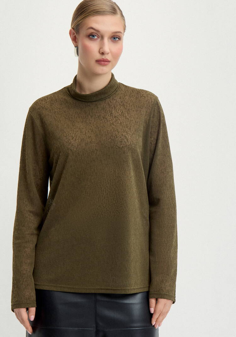 Водолазка из фактурного трикотажа шир.  750, рис. 4