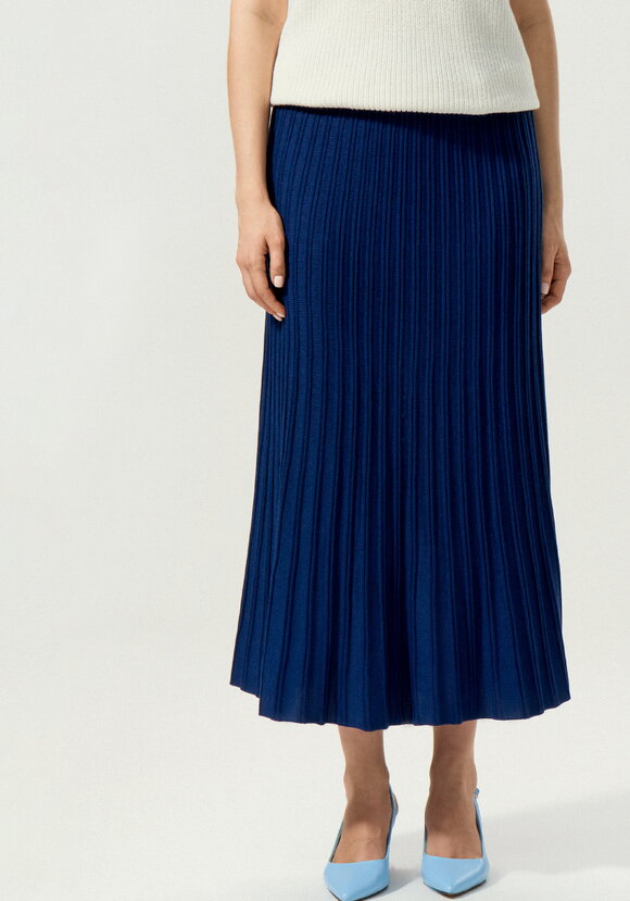 Юбка плиссе длины миди шир.  580, рис. 20