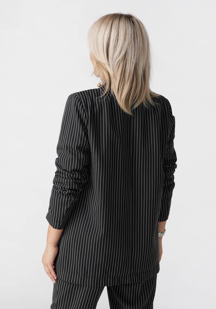 Жакет двубортный с карманами шир.  750, рис. 10