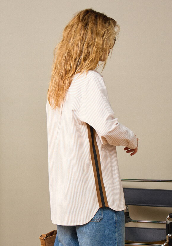 Рубашка в полоску с боковым лампасом шир.  580, рис. 8