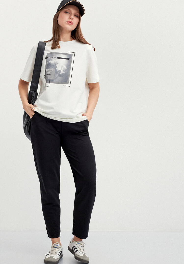 Костюм с флористическим принтом на футболке шир.  750, рис. 10