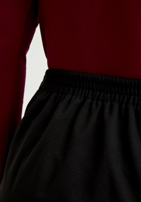 Юбка прямая с пряжкой шир.  580, рис. 14