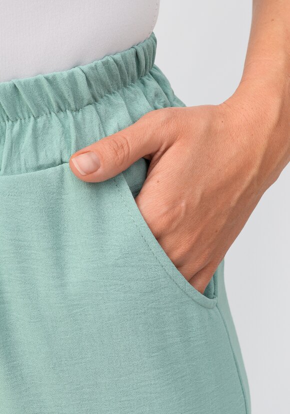 Костюм: брюки и блуза с лаконичным принтом шир.  580, рис. 18