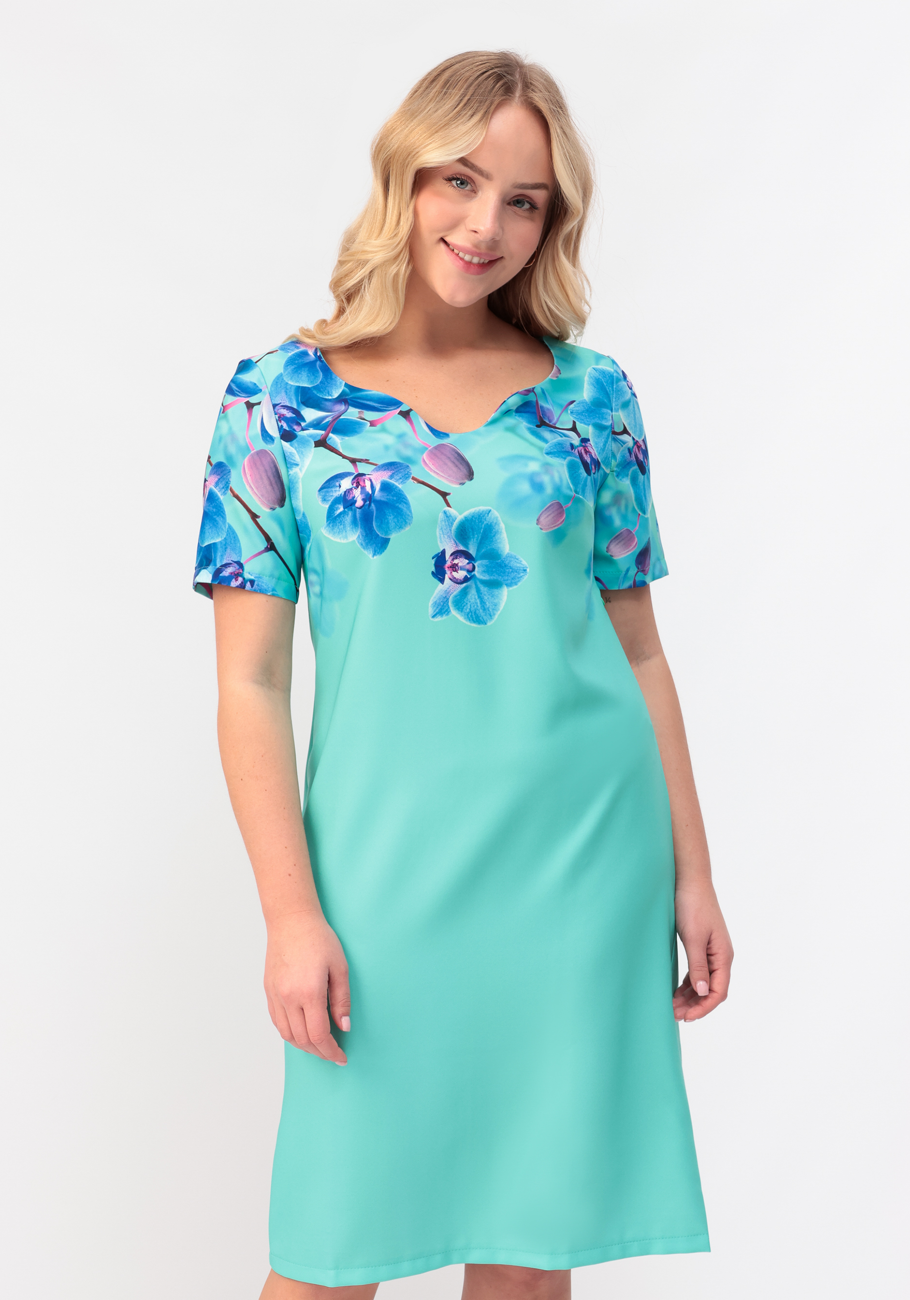 Платье полуприлегающего силуэта с принтом 2999₽