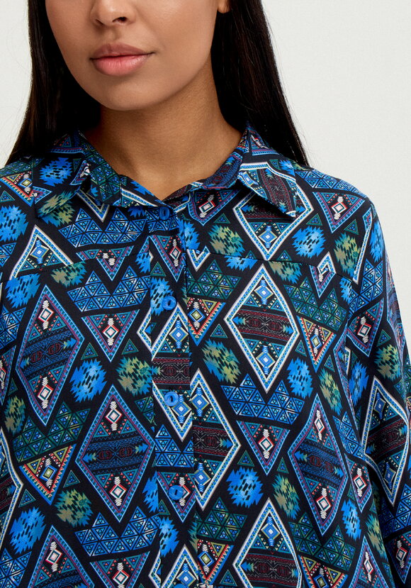 Блуза свободная с воланами по низу шир.  580, рис. 13