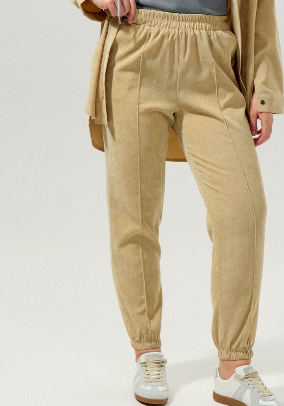 Брюки из вельвета со стрелкой шир.  580, рис. 5