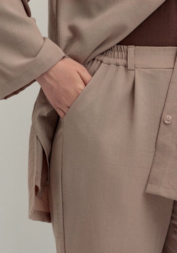 Брюки прямого кроя на резинке по поясу шир.  580, рис. 19