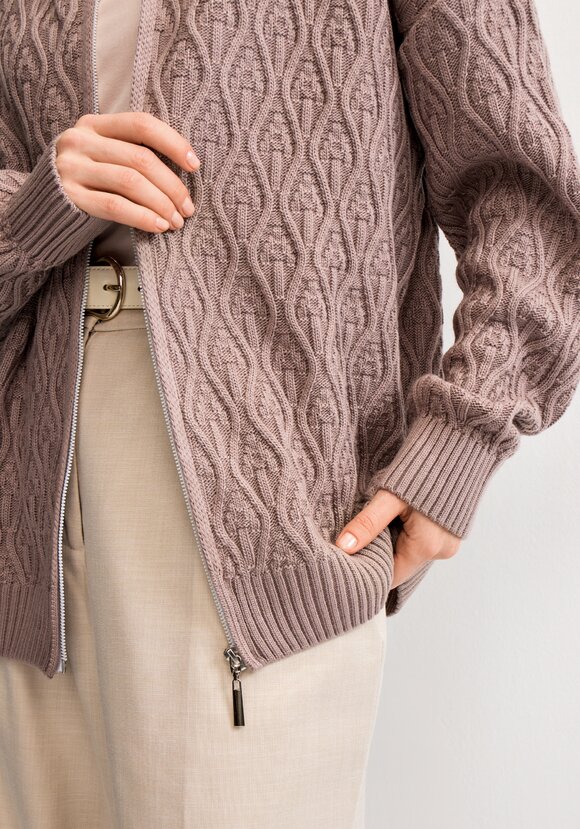 Кардиган на молнии с вязкой в виде ромбов шир.  580, рис. 25