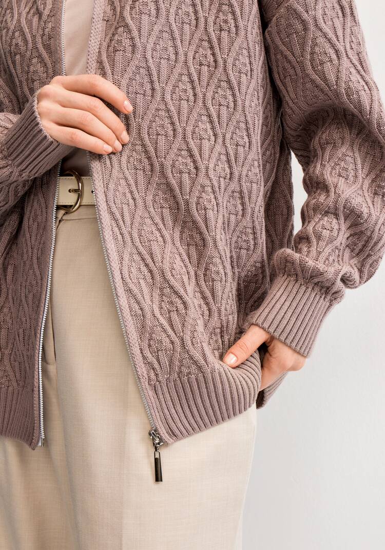 Кардиган на молнии с вязкой в виде ромбов шир.  750, рис. 25