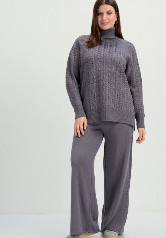 Брюки прямые свободной посадки с лампасами шир.  580, рис. 1