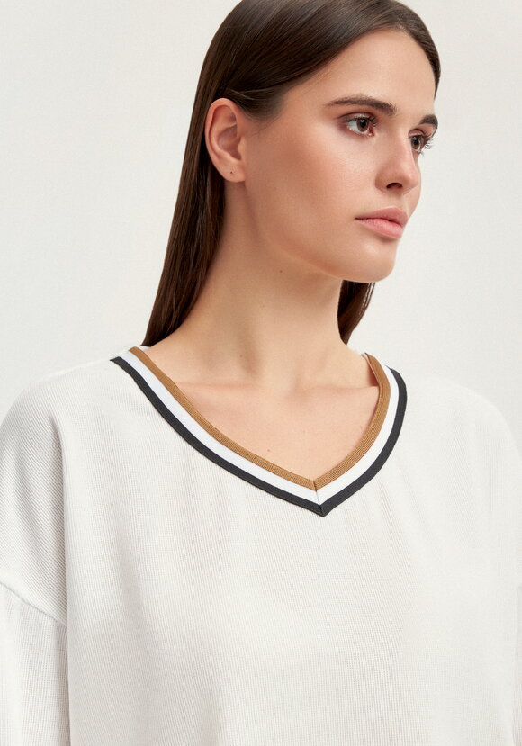 Джемпер с V-образным вырезом горловины шир.  580, рис. 21