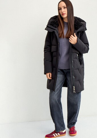 Пальто стеганое с меховой отделкой