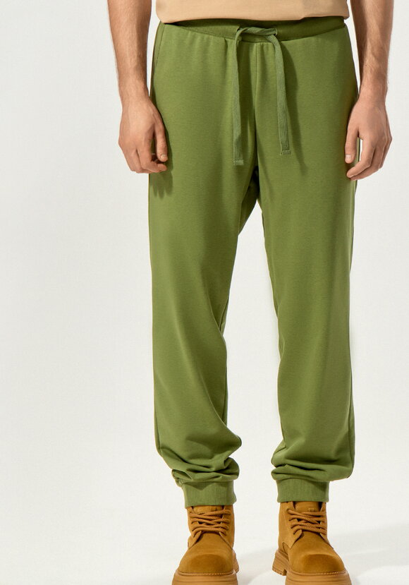 Брюки с карманами и манжетами по низу шир.  580, рис. 19