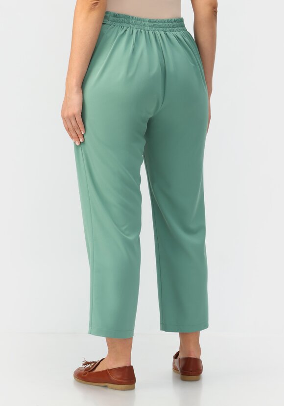 Брюки с декоративными хлястиками шир.  580, рис. 9