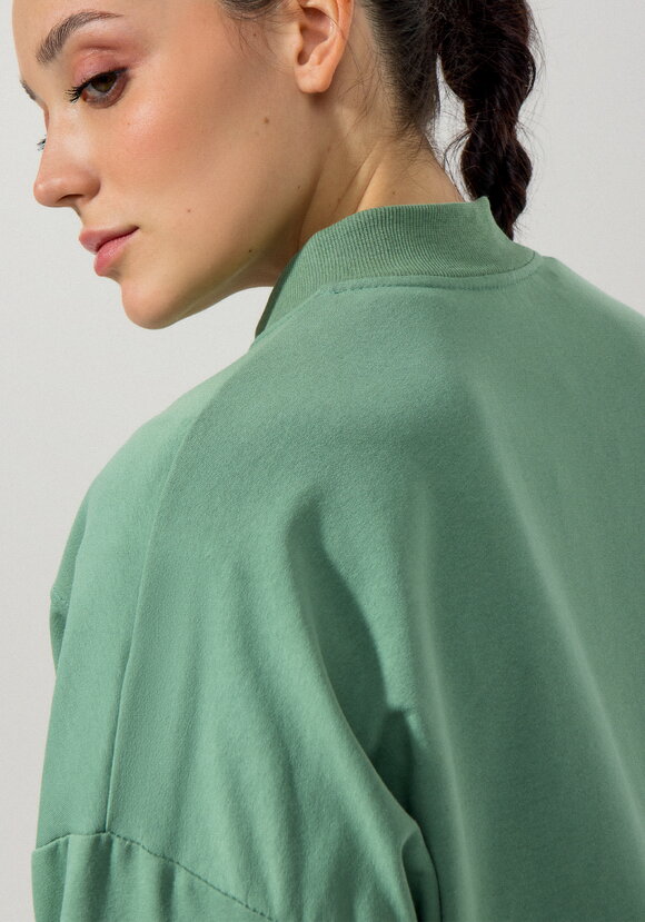 Бомбер с кулиской по низу шир.  580, рис. 17