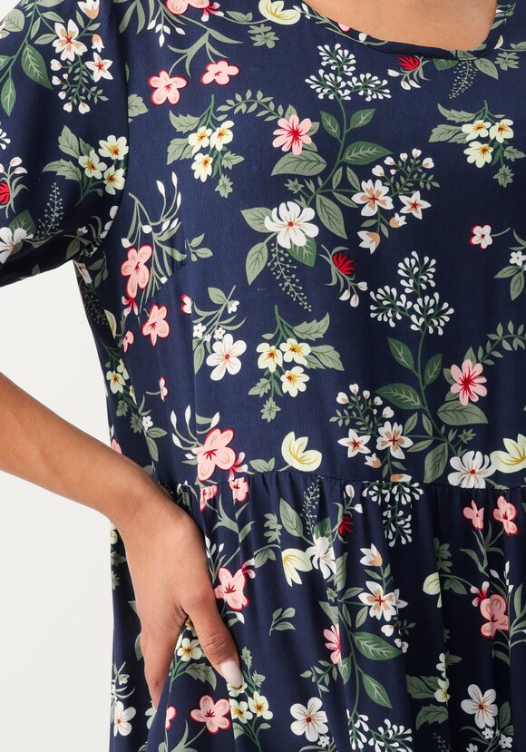 Платье с отрезной талией и коротким рукавом шир.  580, рис. 24